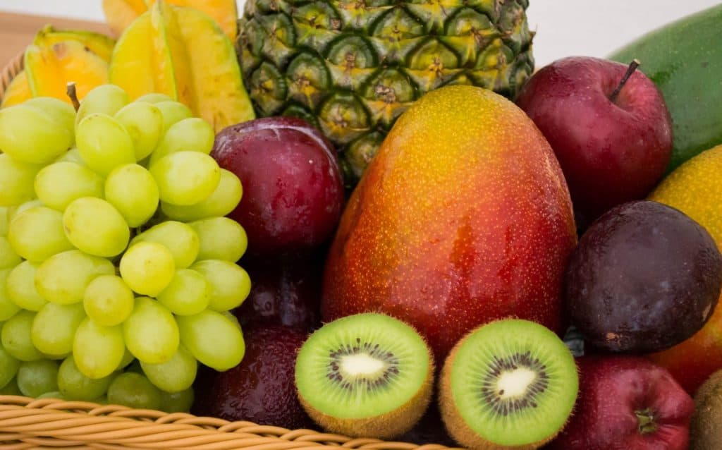 choosing the best fruit before a workout